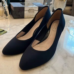 Taryn Rose Navy fabric and patent heel shoes!  👠 1.5 inc heel very comfortable!